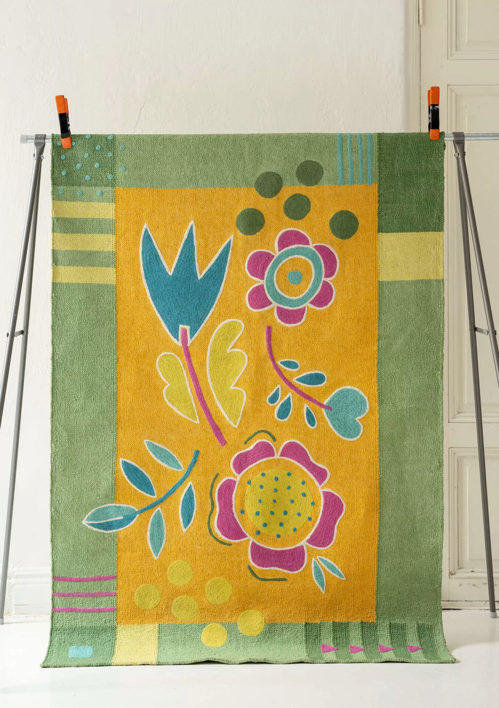 Teppiche^Gudrun Sjödén Bestickter Teppich Flowers Aus Bio-Baumwolle zikade