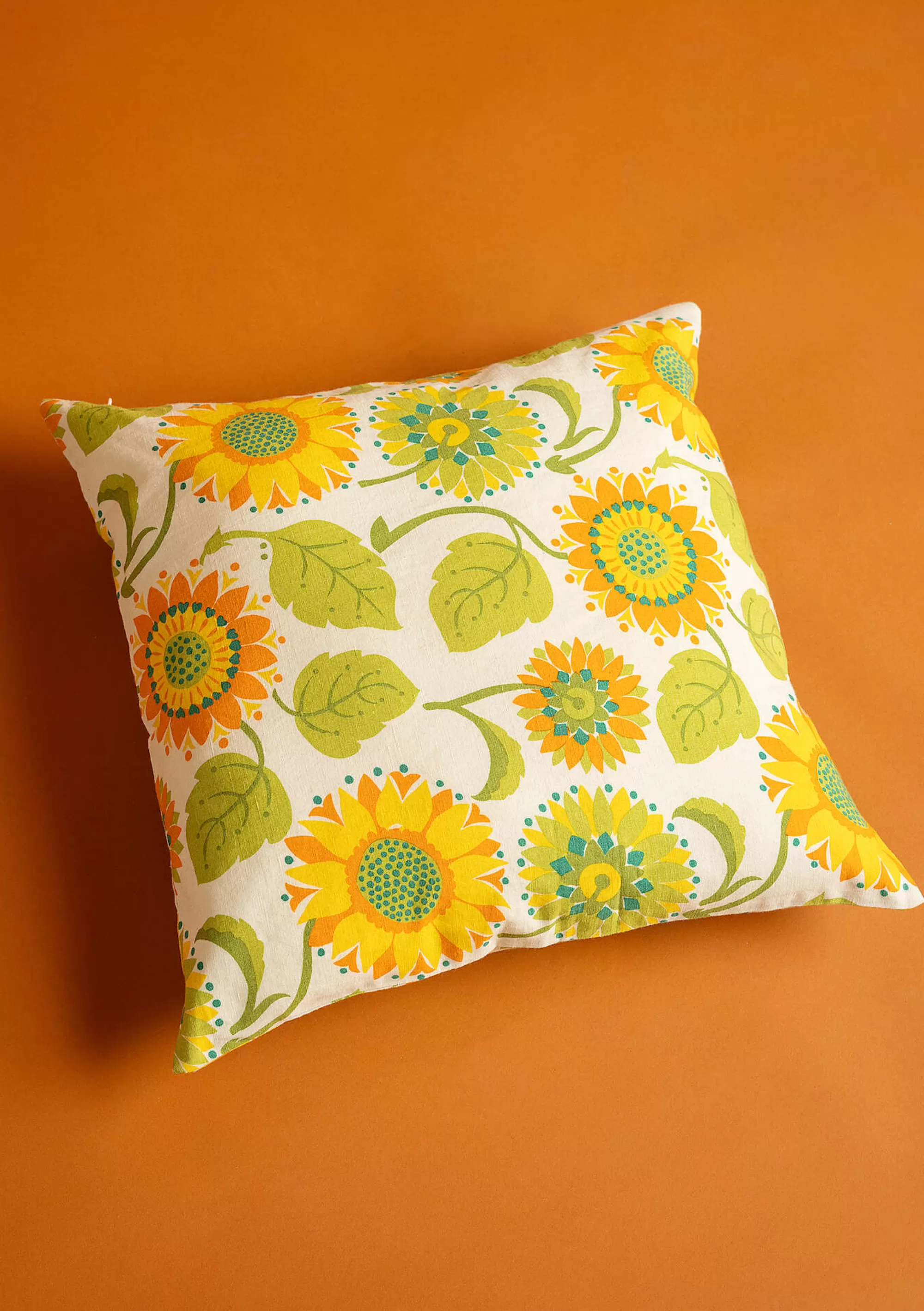 Sonnenblumen für UNHCR | Schlafzimmer Deko^Gudrun Sjödén Kissenhülle Sunflower Aus Bio-Baumwolle/Leinen hellsand